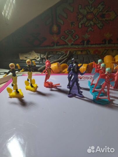 Киндер фигурки леди баг