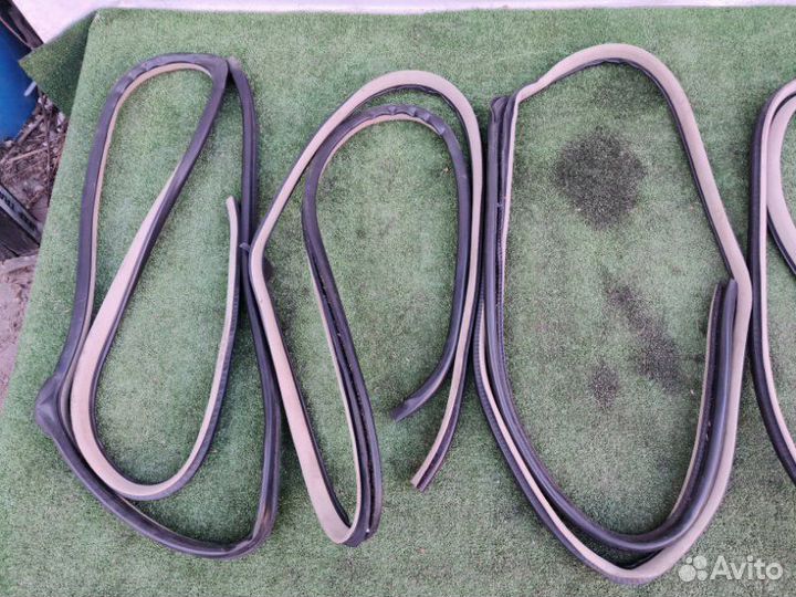 Уплотнительная резинка боковой двери Toyota Land