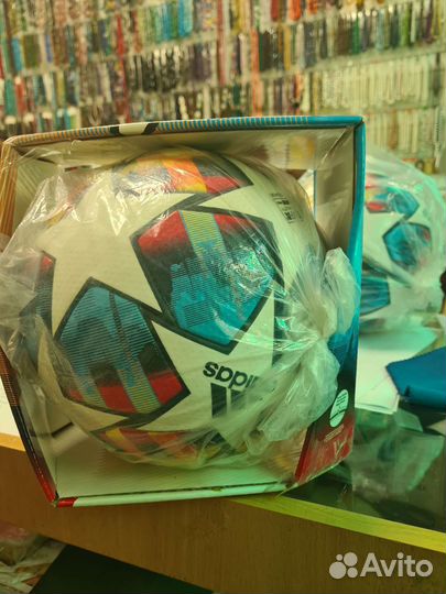 Футбольный мяч adidas финал санкт петербург 2022лч