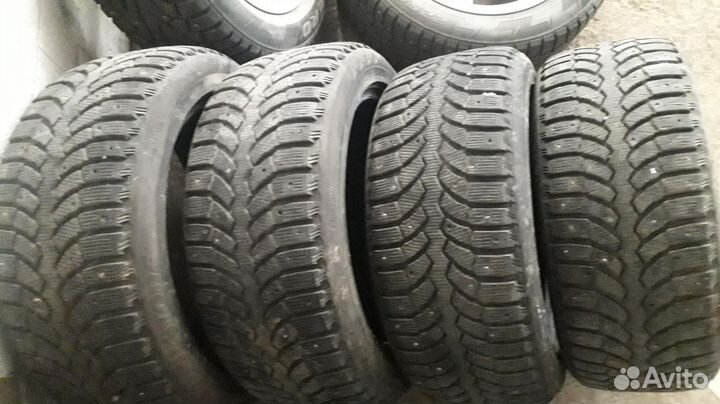 Bridgestone Blizzak Spike-01 225/50 R17