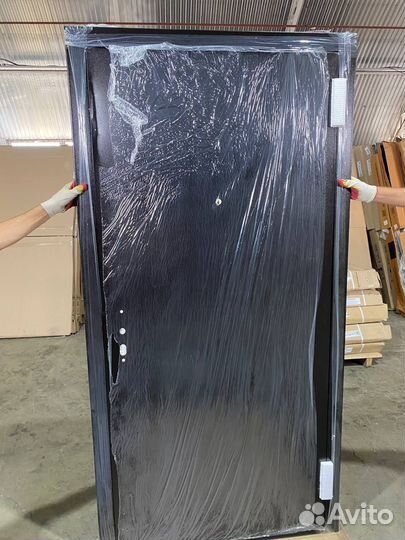 Входные двери металлические с дефектом