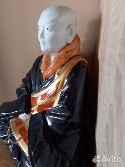 Буддийский монах фарфор