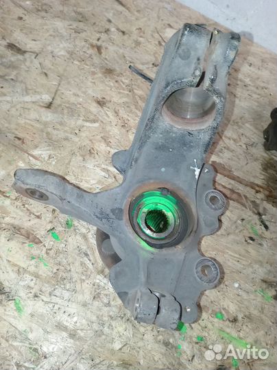 Кулак поворотный передний левый для Ford Focus 3