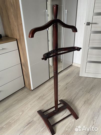 Вешалка напольная деревянная