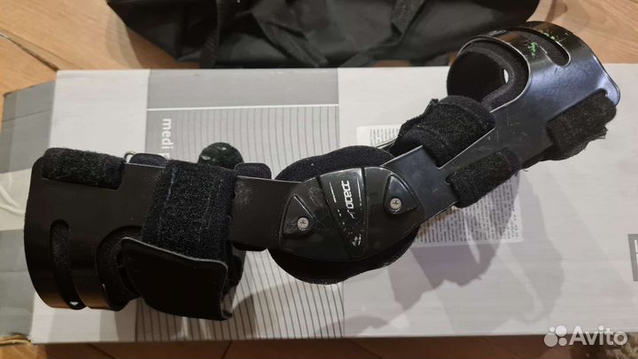 Жесткий корсет для коленного сустава medi m3