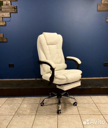 Офисное кресло руководителя с подножкой