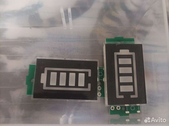 Кнопки, индикатор заряда аккумулятора на 4.2В