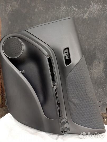 Обшивка двери Toyota Sienta