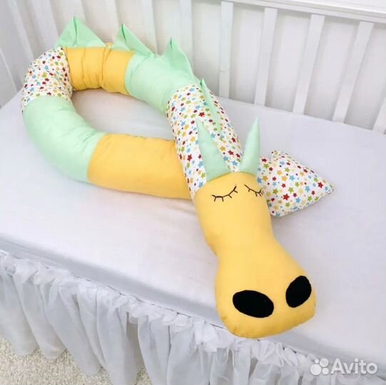 Бортик валик в детскую кроватку