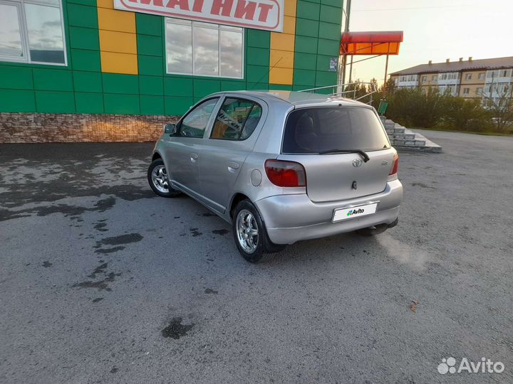 Toyota Vitz, 2000