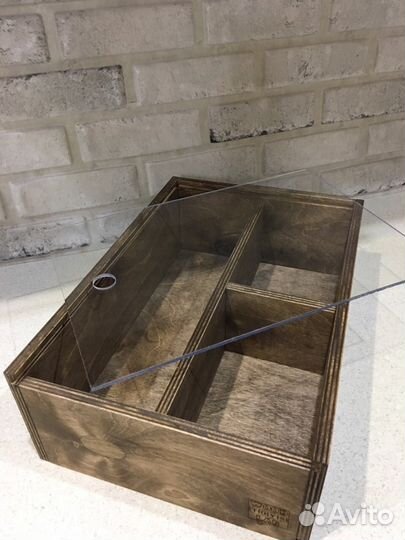 Подарочный ящик с крышкой из оргстекла