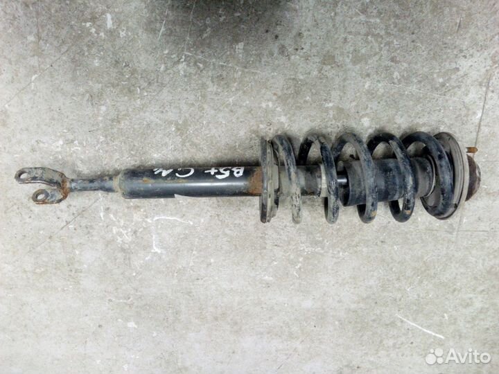 Амортизатор передний Фольксваген Пассат В5