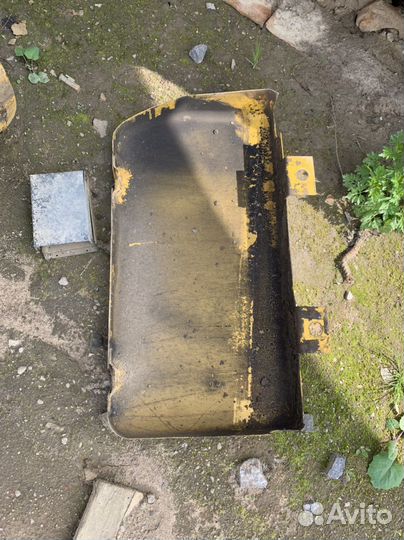 Ящик инструментов Komatsu 290-8/300-8