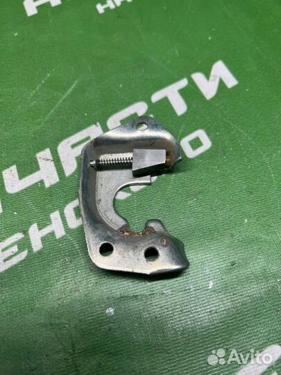 Ответная часть замка двери Лада 2105