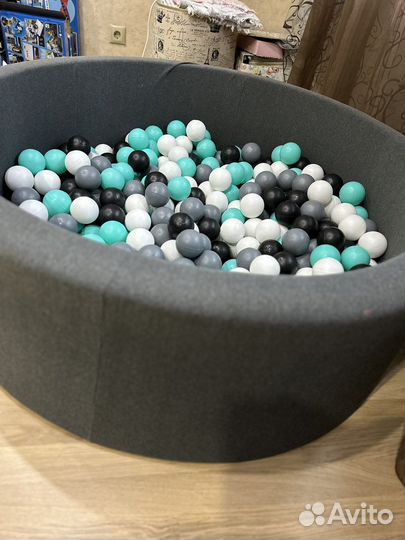 Сухой бассейн с шариками