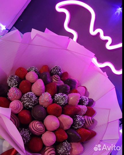 Клубника в шоколаде букеты