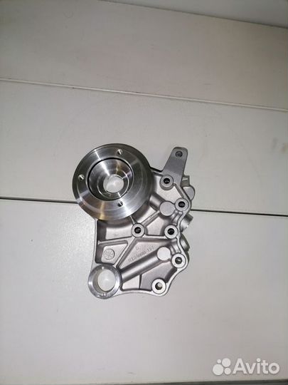 Опорный кронштейн распредвалов Пассат 06H103144F