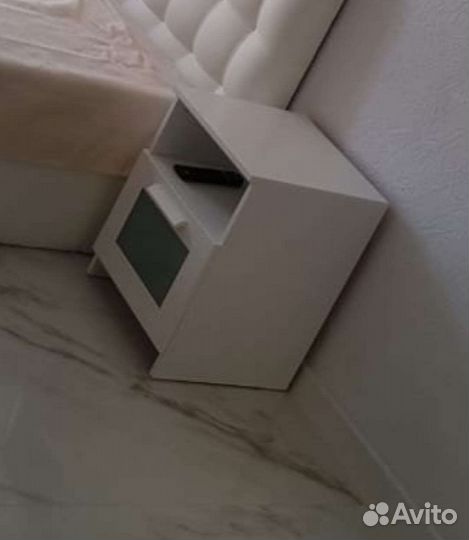 Туалетный столик тумба прикроватная