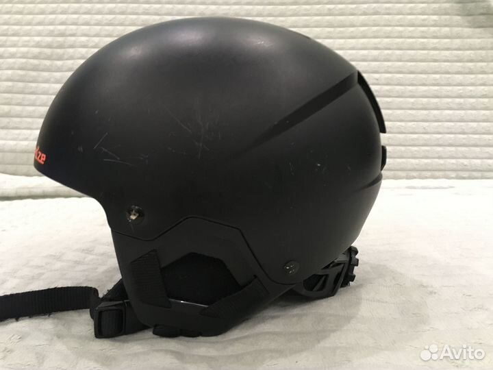 Шлем горнолыжный