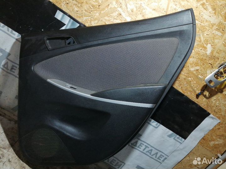 Обшивка задней двери Hyundai Solaris 1