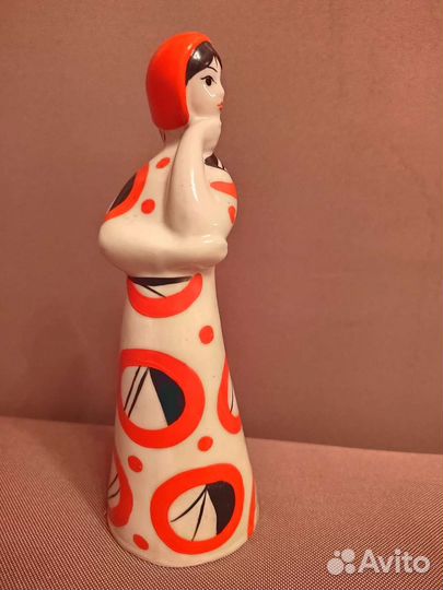 Статуэтка фарфор