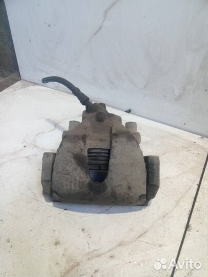 Суппорт тормозной передний правый Ford Focus 2 CB4