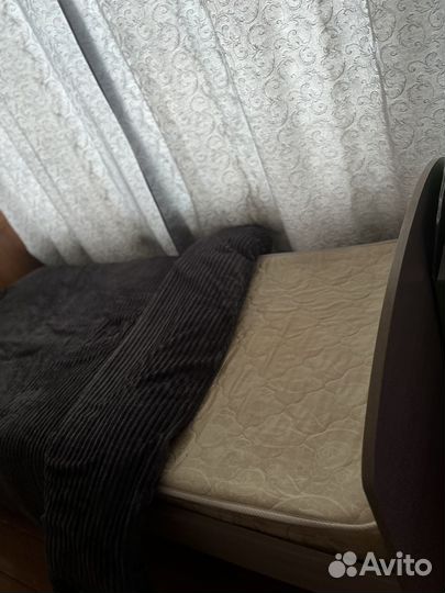 Кровать односпальная с матрасом