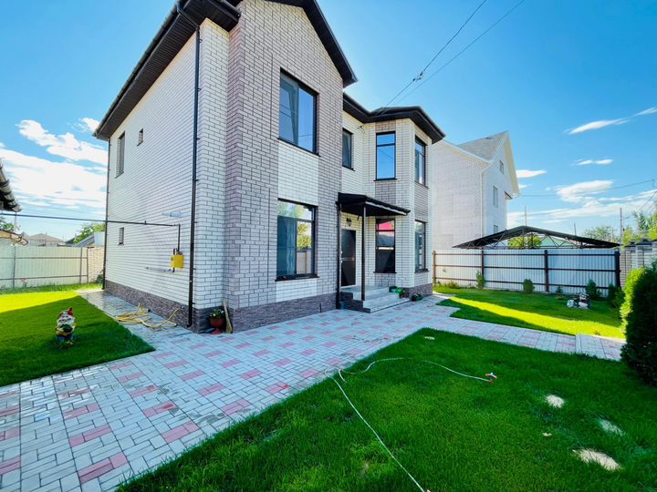 Коттедж 185 м² на участке 5 сот.