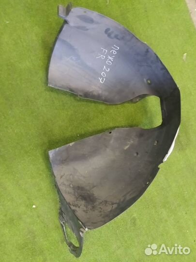 Подкрылок передний правый Peugeot 207