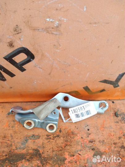 Петля капота левая Toyota Grand Hiace KCH16 1KZ-TE