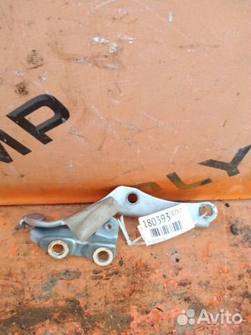 Петля капота левая Toyota Grand Hiace KCH16 1KZ-TE