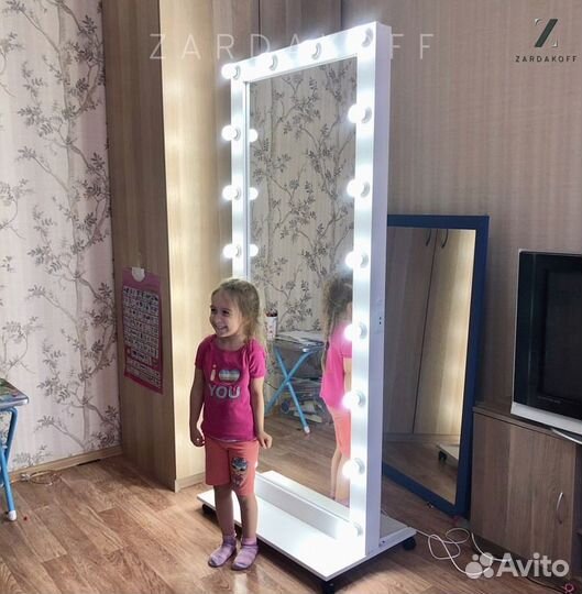 Гримерное зеркало с подсветкой