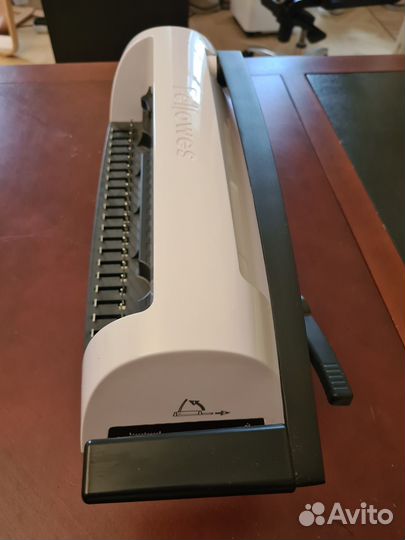 Брошюровщик Fellowes Starlet 2+