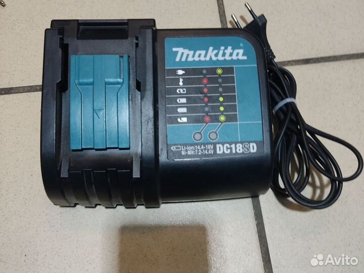 Зарядка для шуруповерта Makita