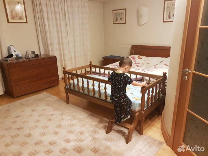 Кровать из массива