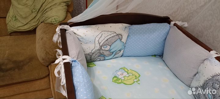 Кроватка детская с маятником