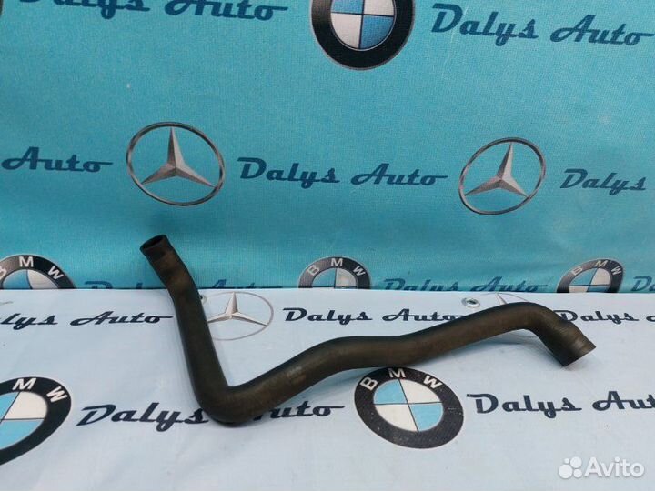 Патрубок системы охлаждения Mercedes-Benz E-Class