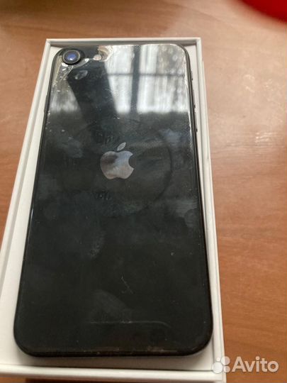 Телефон iPhone se 2020