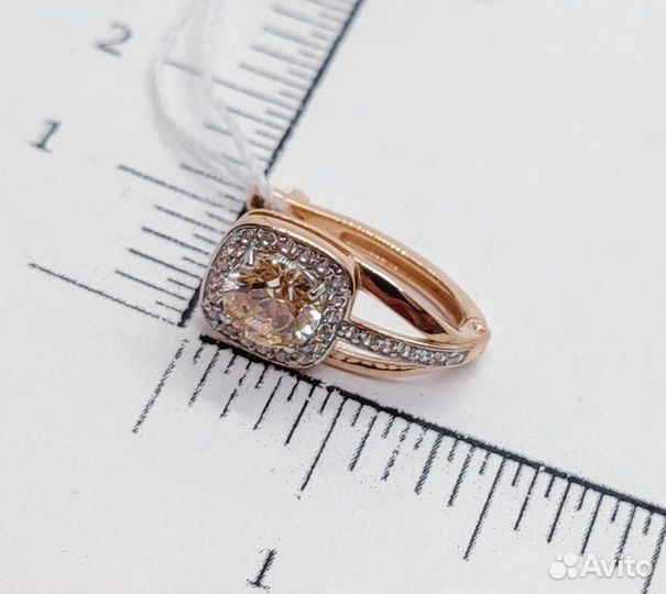 Золотые серьги с камнем