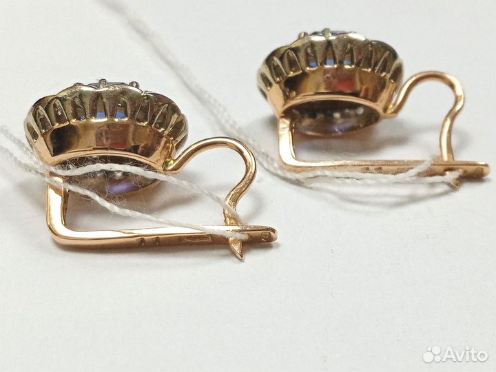 Золотые серьги с камнем