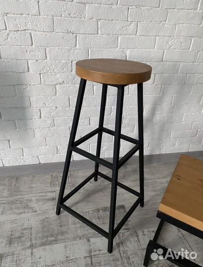 Подставка для цветов или барный стул в стиле лофт