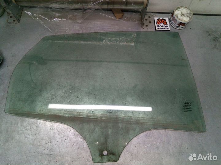 Стекло двери заднее правое Ford Focus 3 хетчбэк
