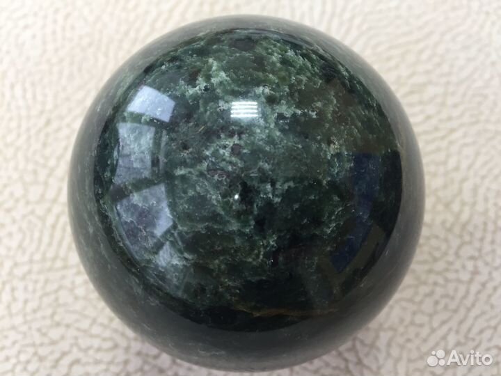 Шар из Жадеита