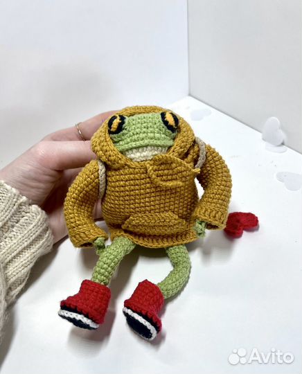 Вязаная лягушка Хьюго ручная работа