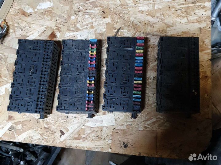 Блок предохранителей Кадди Гольф Пассат