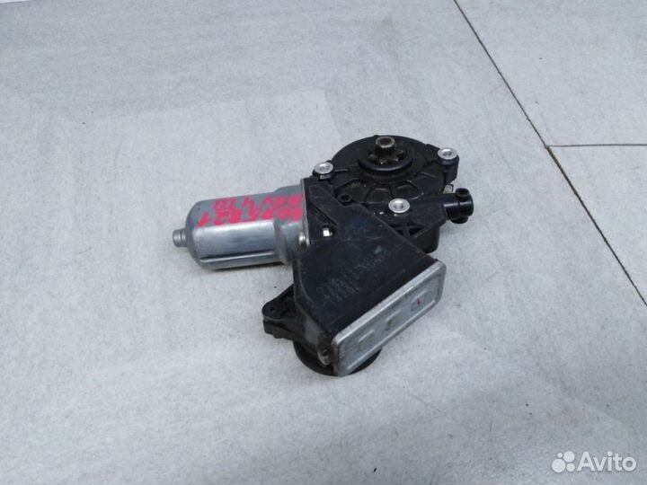 Моторчик переднего левого стеклоподъемника