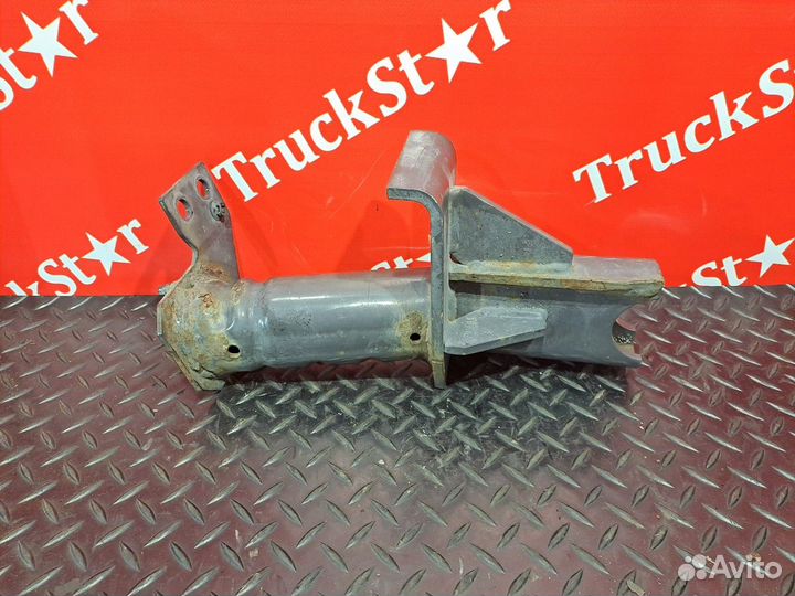 Кронштейн усилителя бампера правый