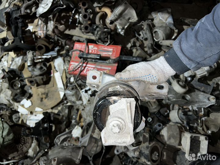 Подушка двигателя Рендж Ровер Эвок