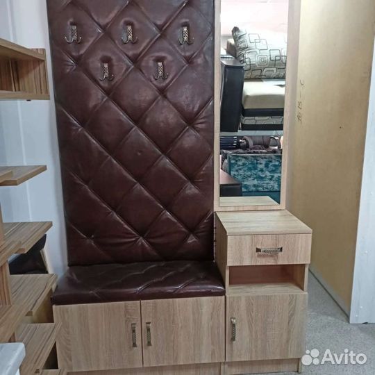 Прихожая с зеркалом