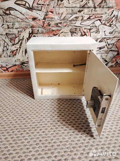 Сейф металлический